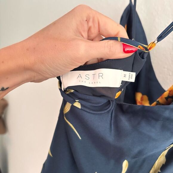 NWOT ASTR Gaia Midi Dress Navy and Orange Floral Medium - Picture 5 of 5